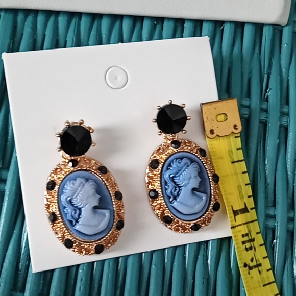 New Cameo Post Earrings - Picture 7 of 7